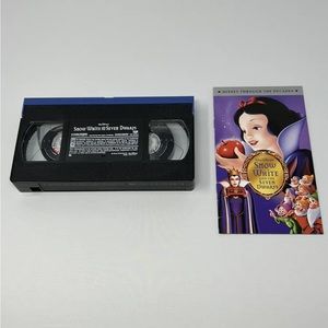 Platinum Edition Disney Snow White And The Seven Dwarfs INCLUDES THE BOOKLET